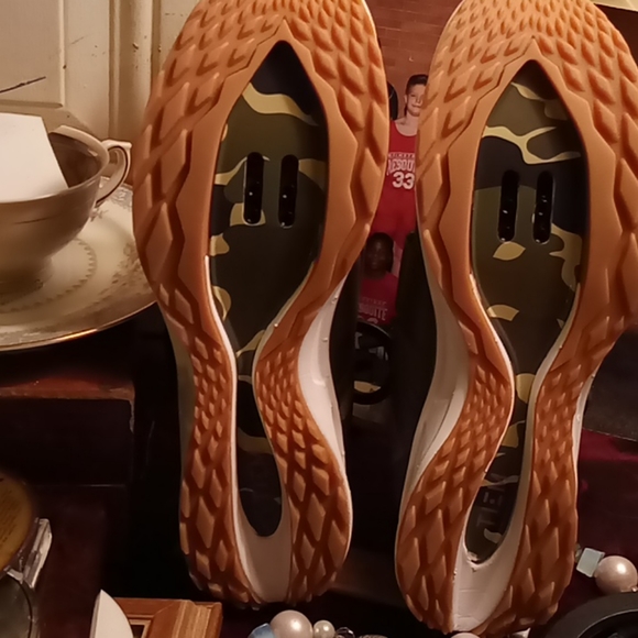 Athletic shoes - Picture 5 of 6